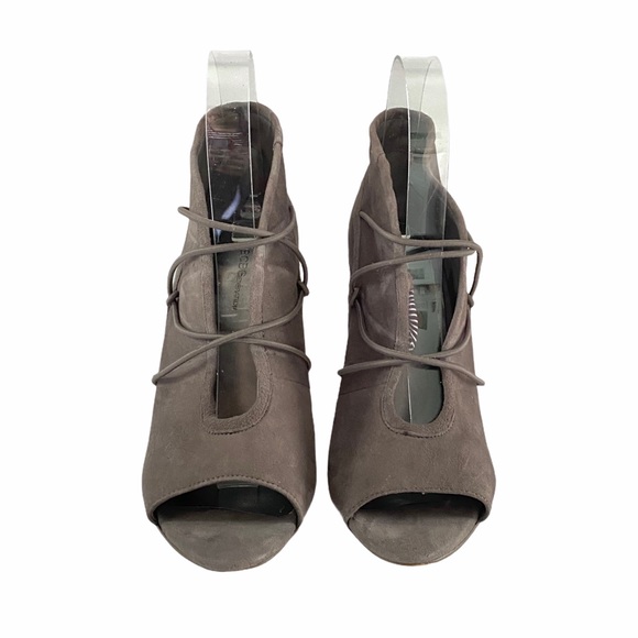 BCBGeneration Corrina-X Dark Stone Grey Leather Peep Toe Pump Heels Size 6 M - Picture 3 of 8
